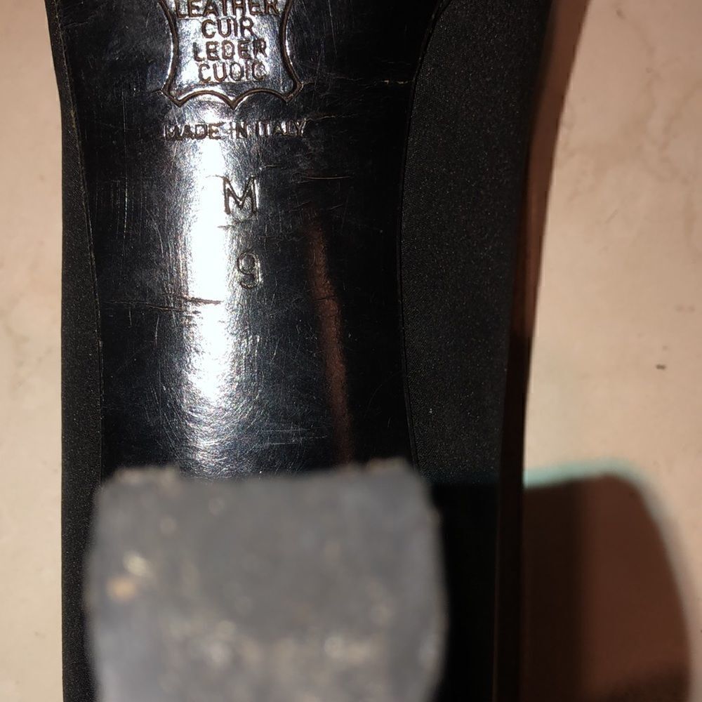 Classic  YSL  heels - Picture 6 of 7